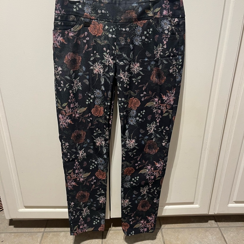 LISETTE Dark Navy Floral Stretch Pants: Super comfortable